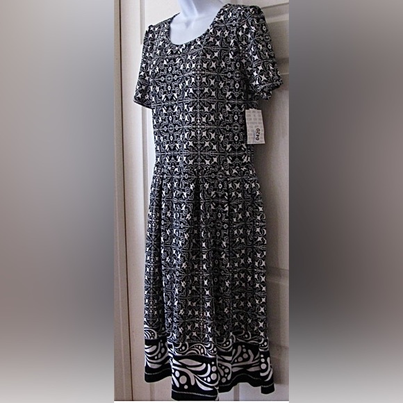 ♟️NEW! LuLaRoe Amelia Black & White Fit & Flare,  Scoop Neck, Pockets, Midi. XL - Picture 3 of 5